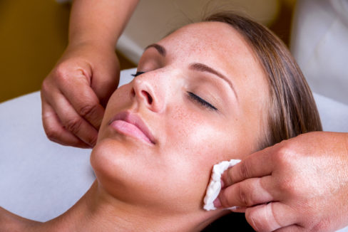 beautician-face-cleaning